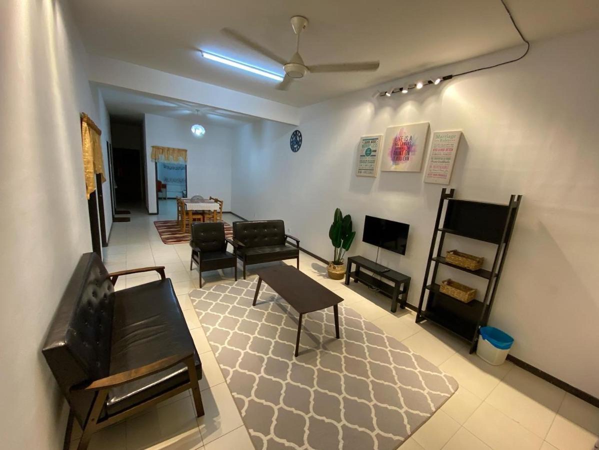 Medina Homestay Chukai Kemaman Экстерьер фото