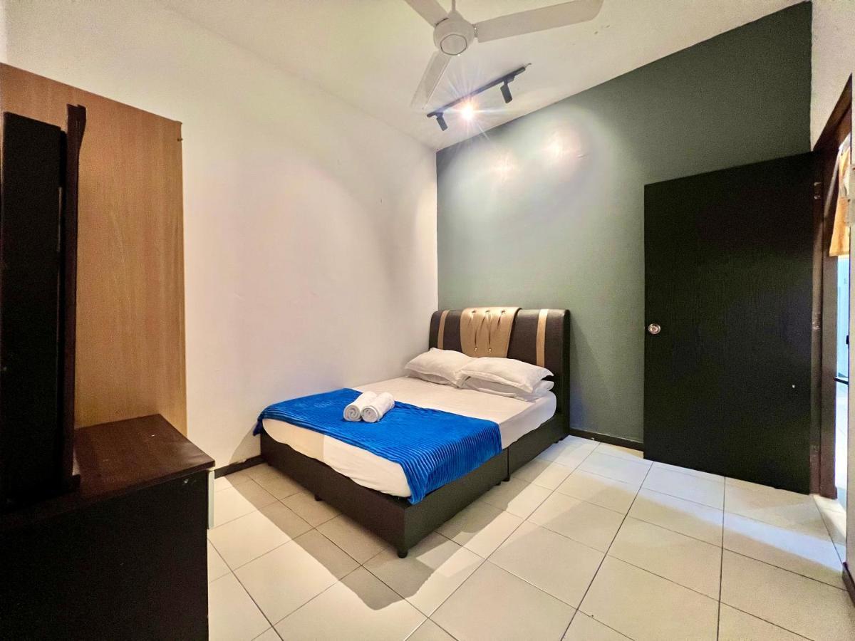 Medina Homestay Chukai Kemaman Экстерьер фото