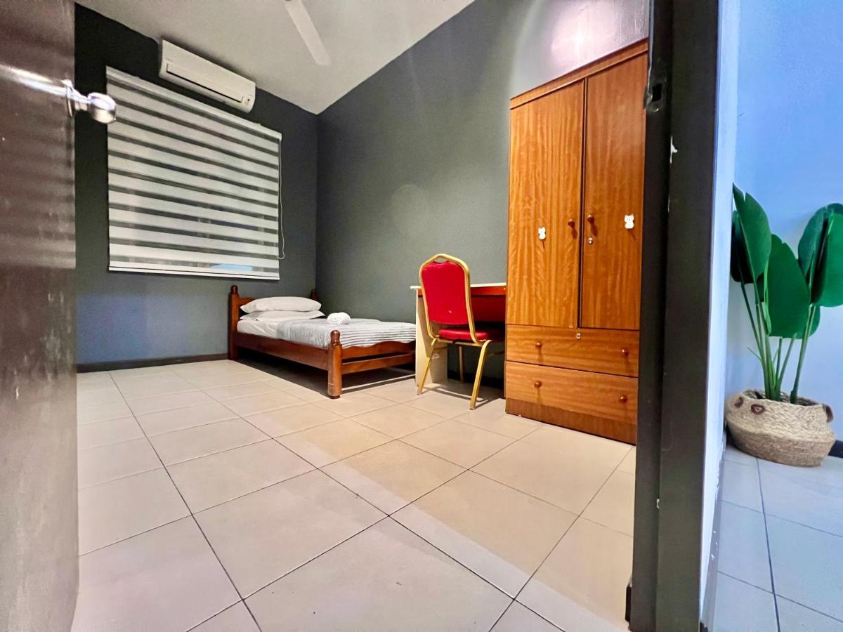 Medina Homestay Chukai Kemaman Экстерьер фото