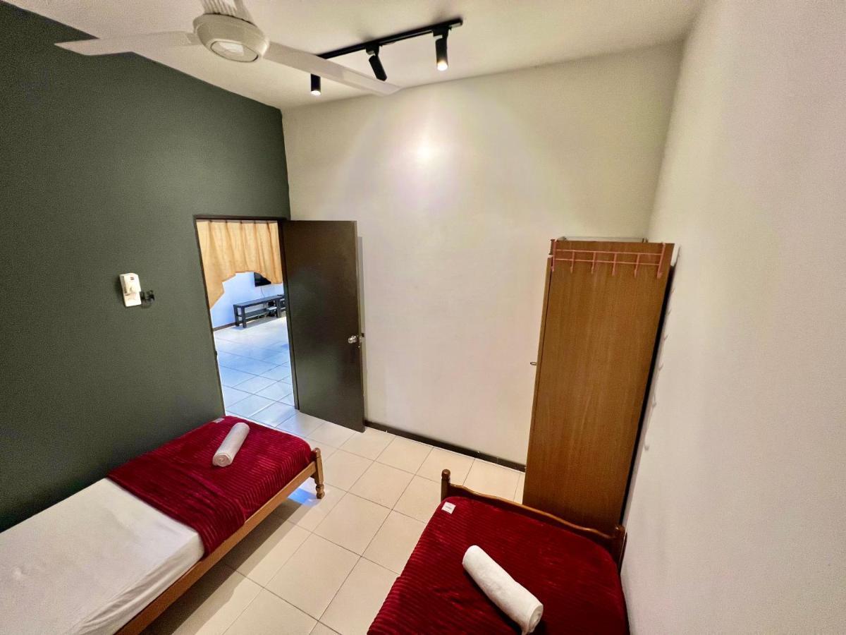 Medina Homestay Chukai Kemaman Экстерьер фото